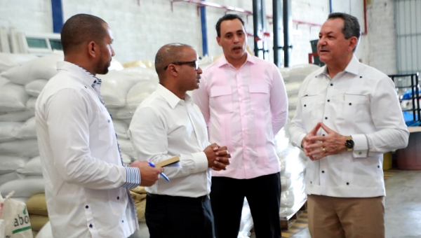 Director de Promimpyme realiza recorrido por Planta Procesadora de Plásticos en Boca Chica